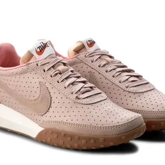 Nike Shoes - Women’s Roshe Waffle Racer NM PRM Pink Oxford size 8.5